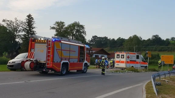 2018-08-01 VU B 472 Abzw Berg Motorrad.jpg
